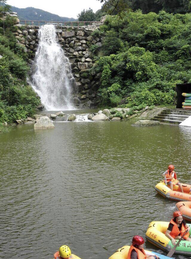 驻马店金顶山风景区门票40元,漂流128元/人.