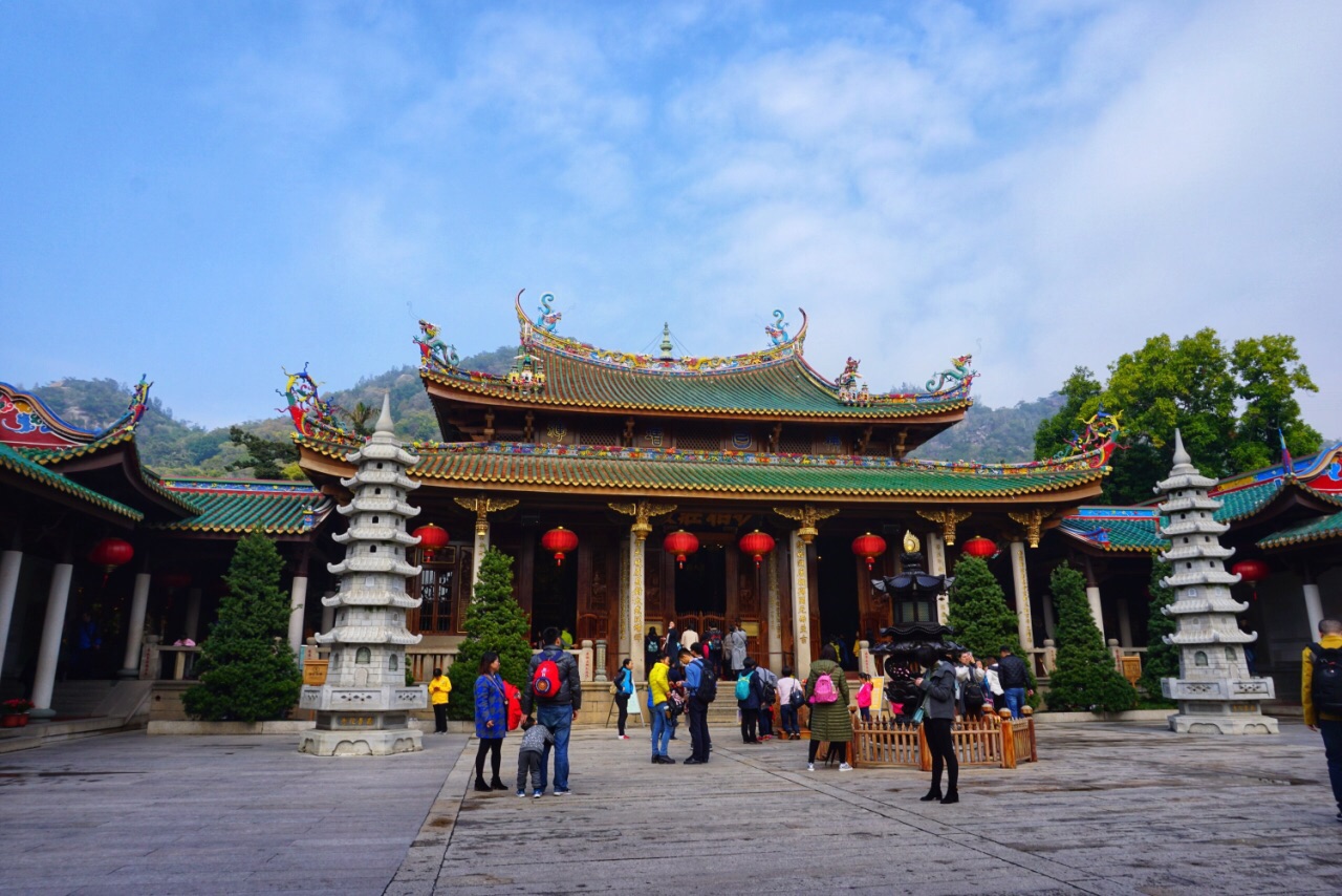 南普陀没有门票,靠着厦门大学附近.