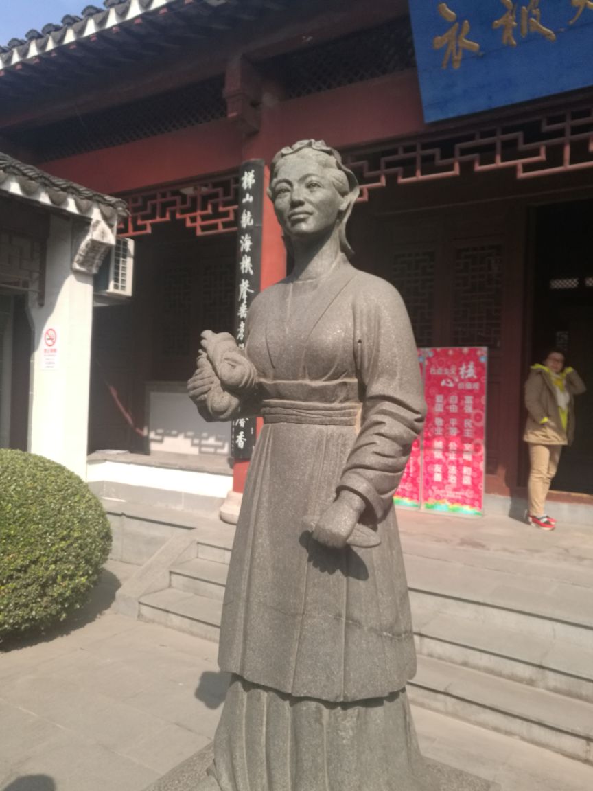 免费参观里面介绍了黄道婆生平另外还有一个场馆是体验纺纱和织染的要