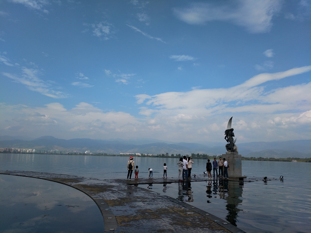 邛海是四川省第二大淡水湖,邛海湿地公园临海而建.