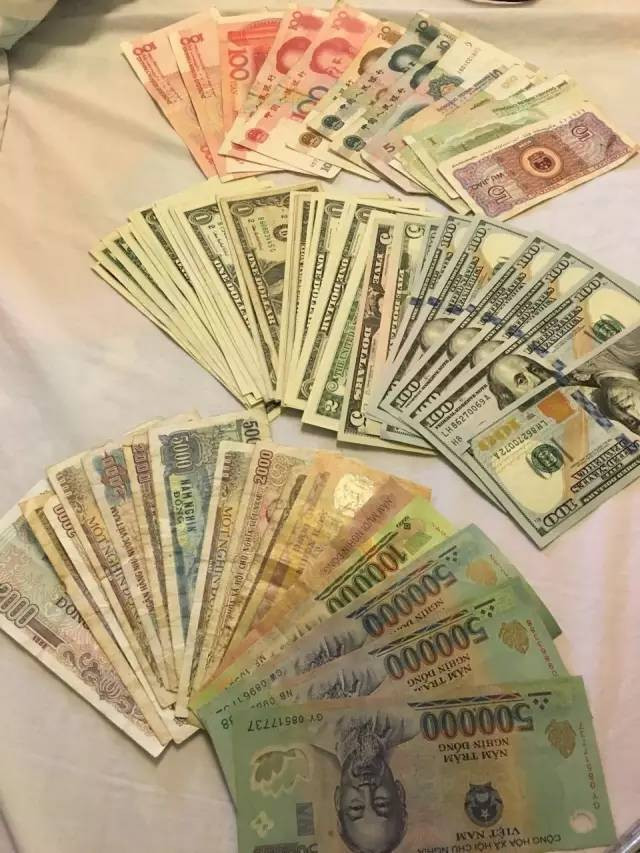25刀钱的时候它会找你柬埔寨的钱 1美元≈4000瑞尔 1美元≈6.