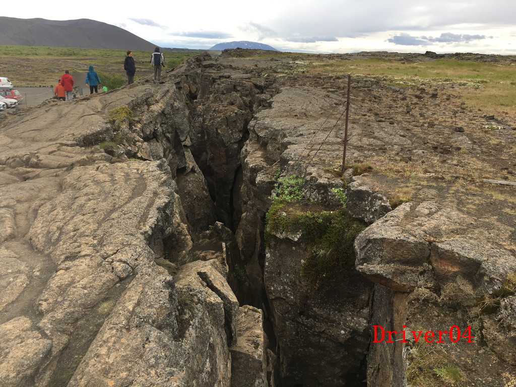 惠尔火山下的大地裂缝.