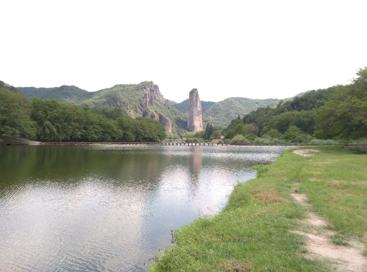 朱潭山