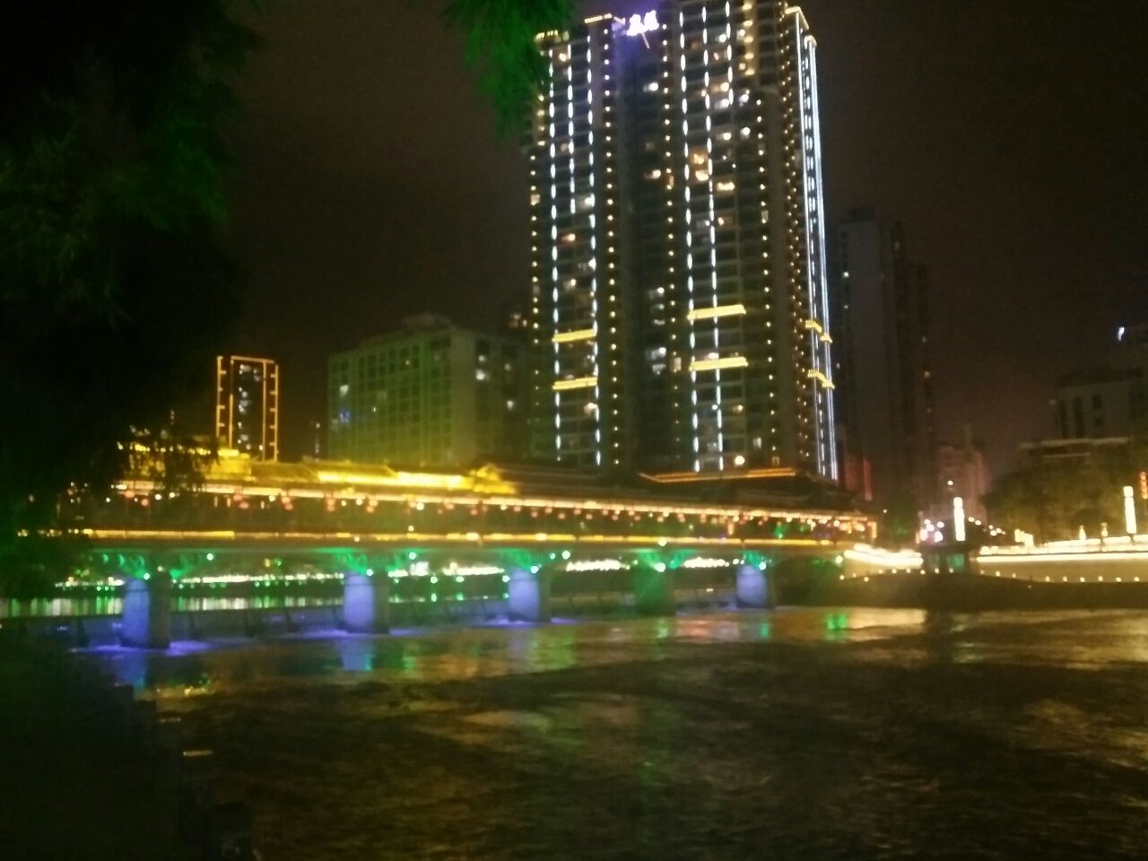 都匀空气不错,自然氧吧,百子桥,我是晚上去的夜景不错.