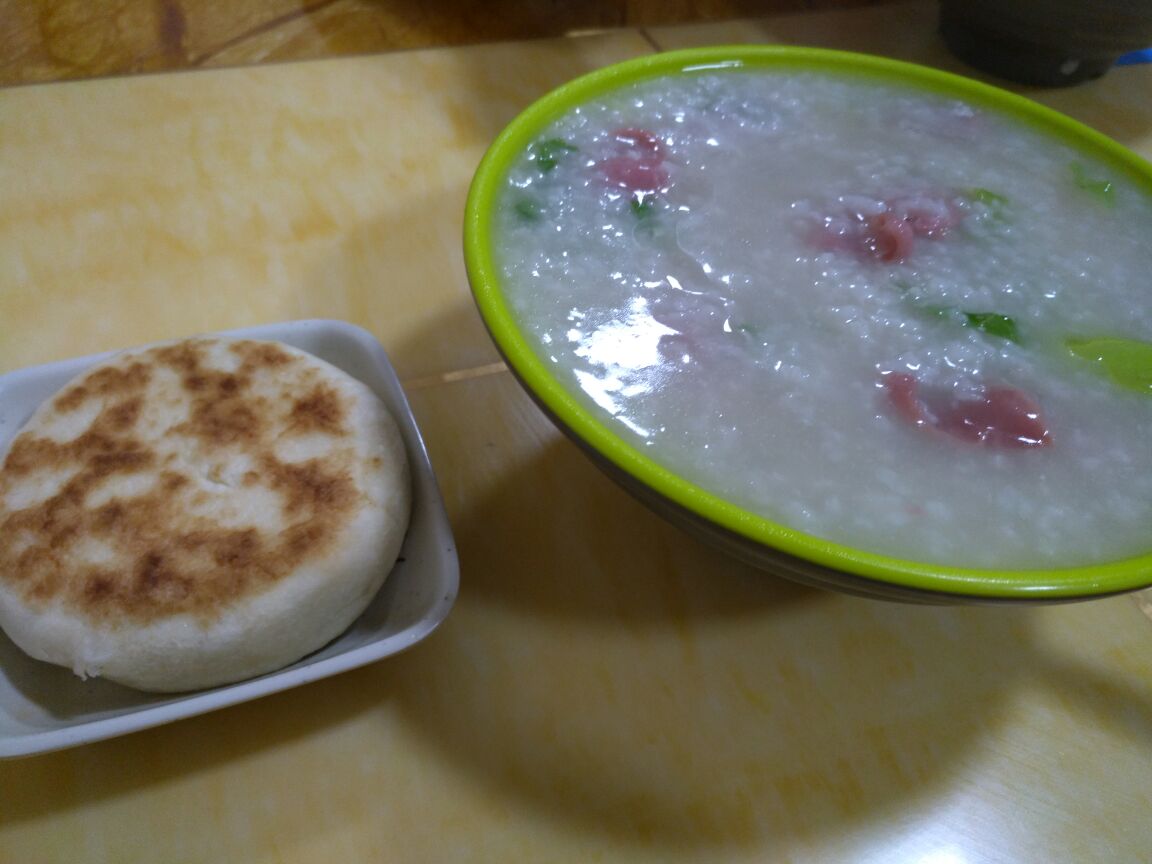 港式香肠粥上来的居然是面粉火腿肠粥感觉自从这家店增加了黄焖鸡米饭