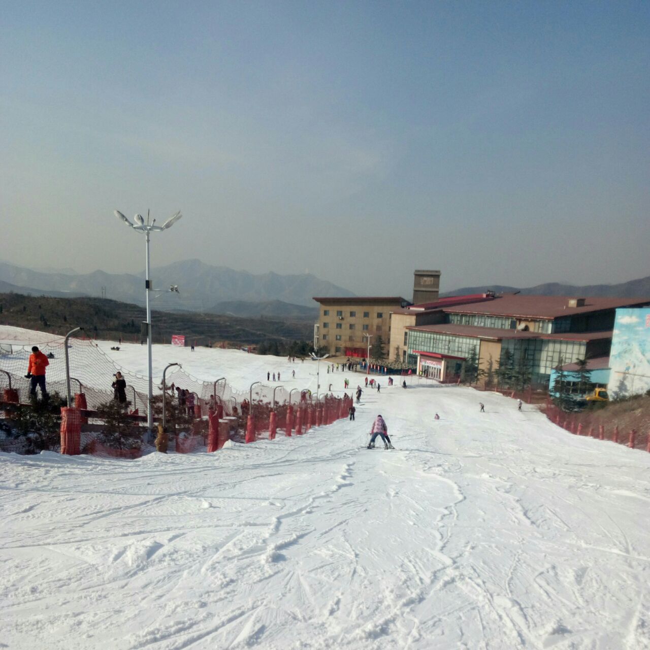 【携程攻略】鹿泉西部长青四季滑雪场景点,今天天气很