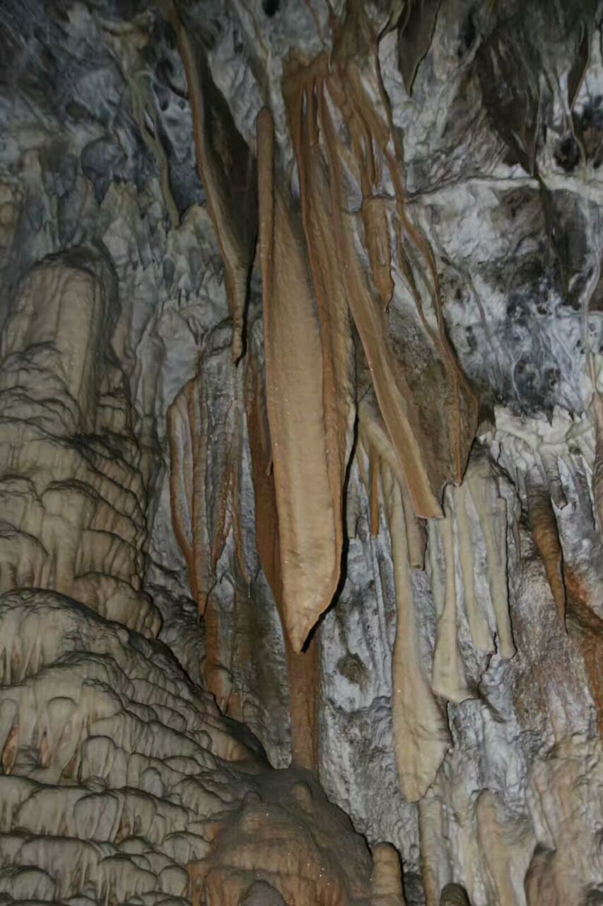 波斯托伊纳溶洞