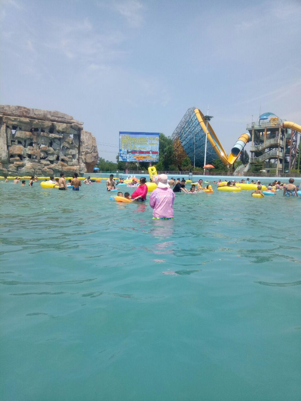 泰安亚龙湾水上乐园好玩吗,泰安亚龙湾水上乐园景点样