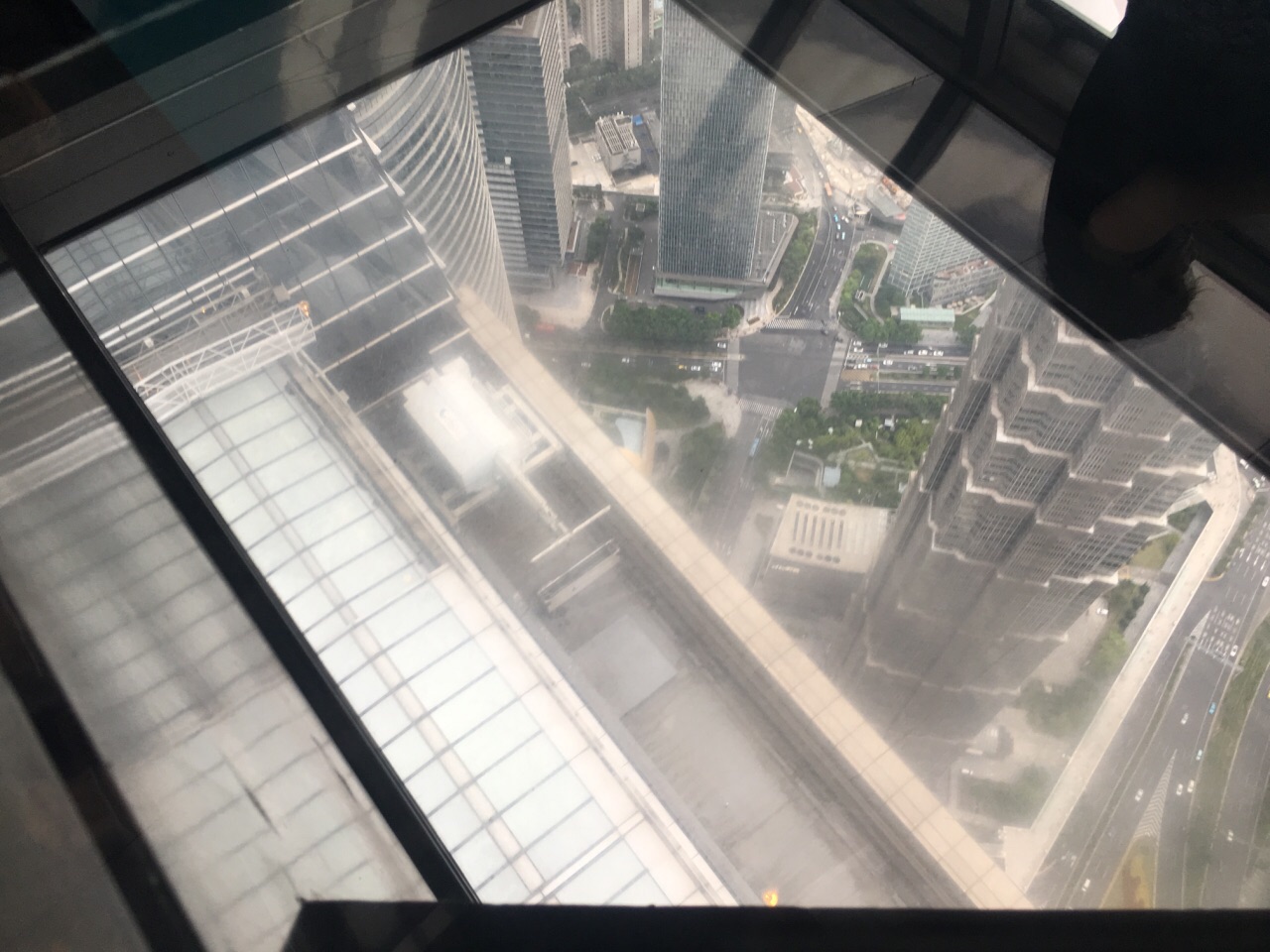 环球金融中心网上订票到楼内换票 很方便
玻璃栈道很惊艳&
