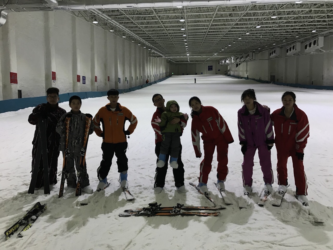 文成天鹅堡室内滑雪场好玩吗,文成天鹅堡室内滑雪场样