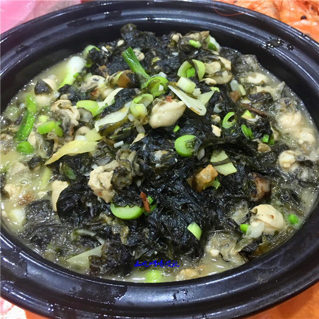 紫菜煲,头水的紫菜,黑嗷嗷的颜色,细嫩脆爽的口感,加上海蛎的鲜和猪肉