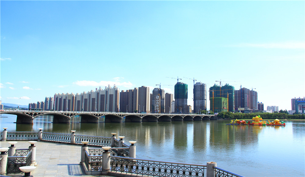 飘走东北,吉林省休闲之旅;吉林市风采,松花湖, 北山公园,松花江边,天