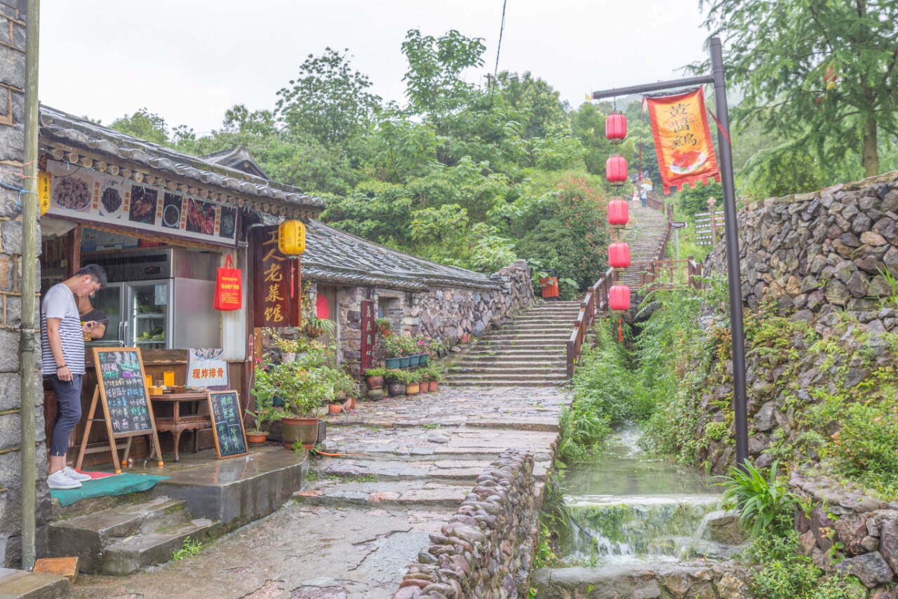 福德湾老街:福德湾位于苍南矾山镇,矾山被称为"世界矾都,已经走过600