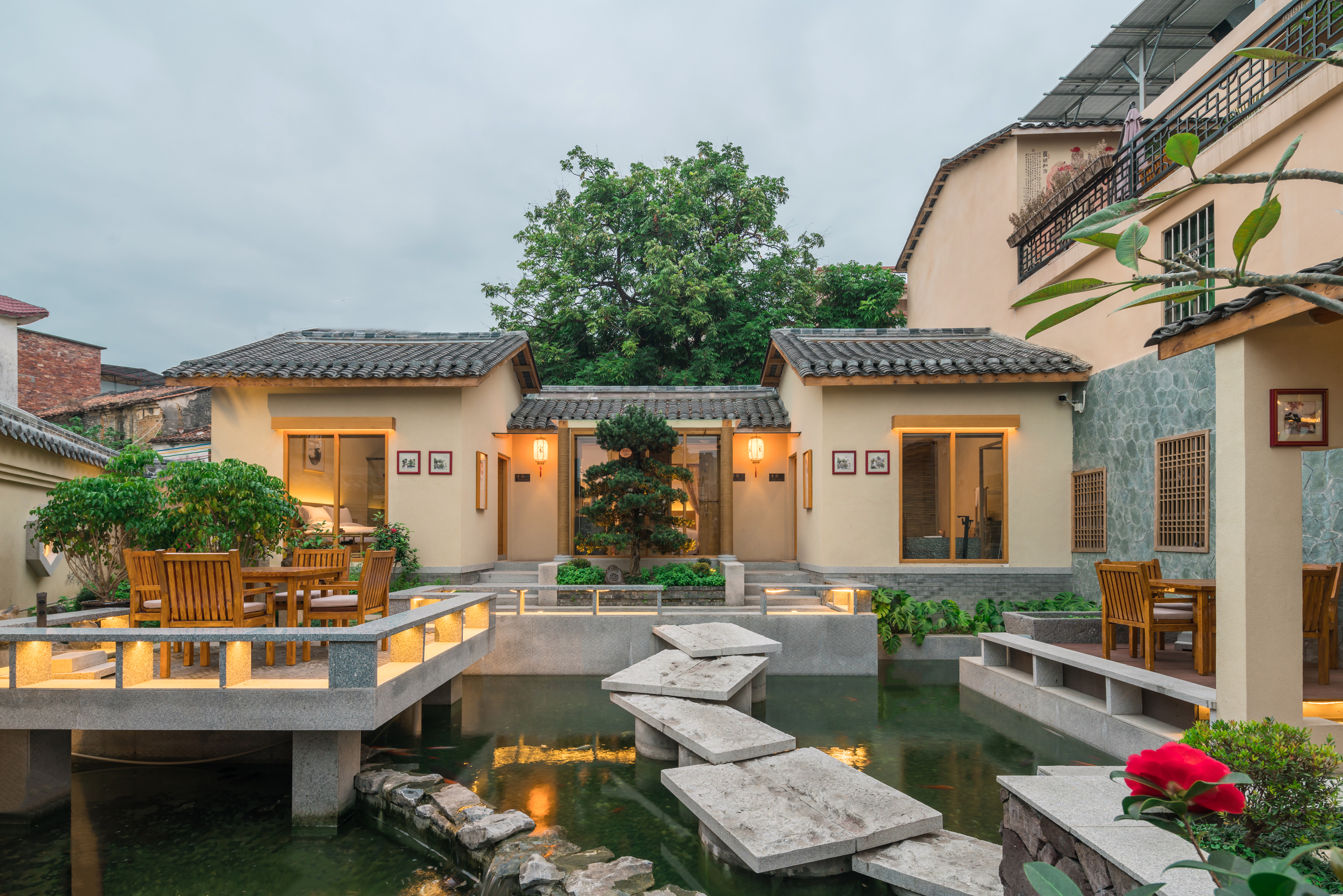 去的话建议住一晚当地的民宿,七星岩周边都有,但最好的要数七星岩东门