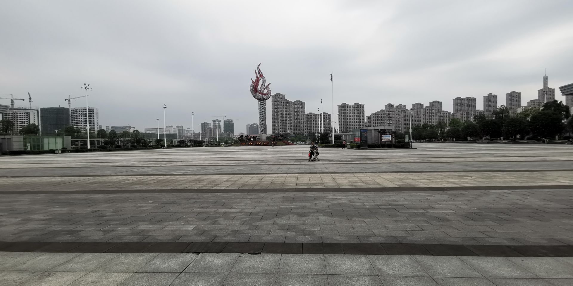 宜春西站站前广场