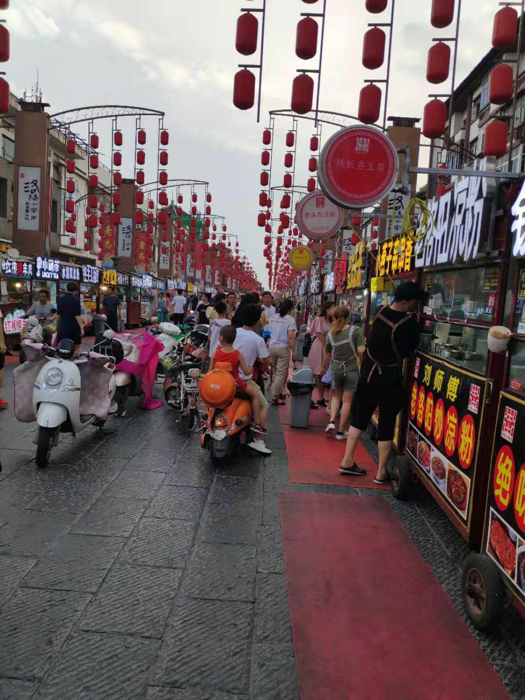 【携程美食林】洛阳老城十字街夜市餐馆,这是全国闻名