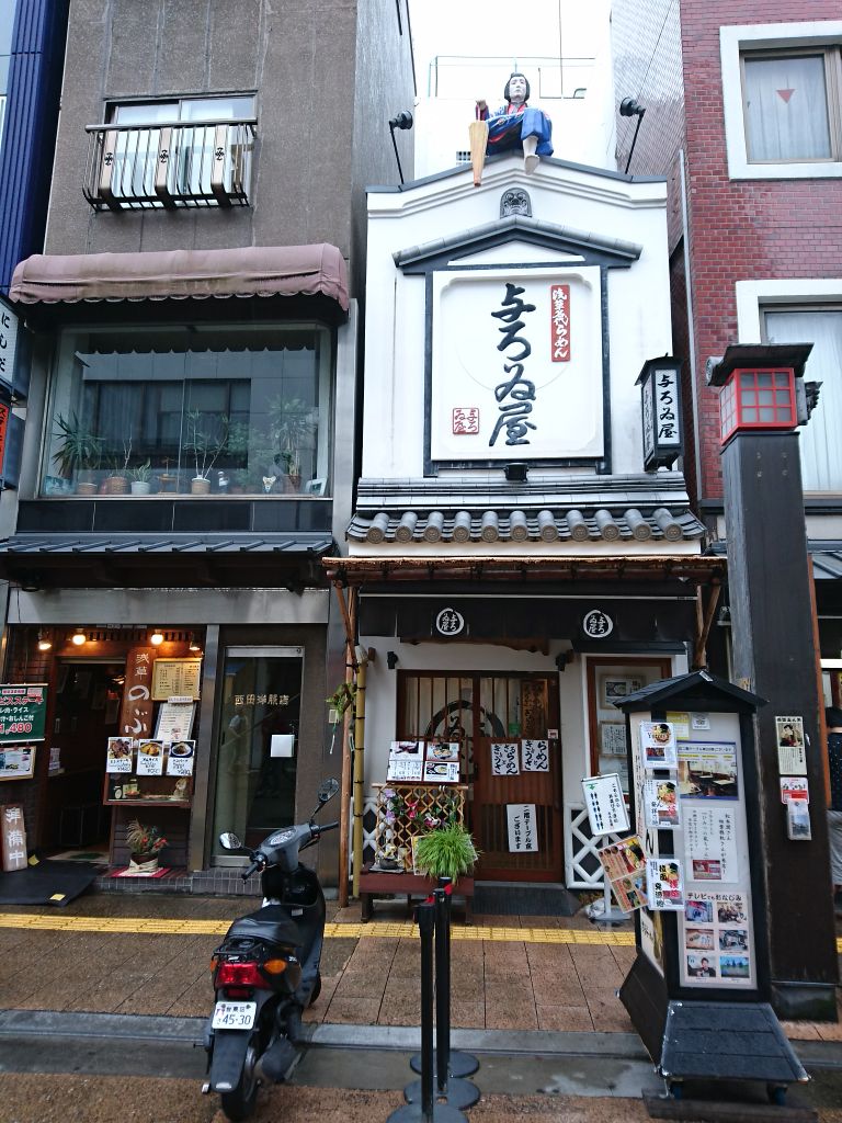 仲见世商店街