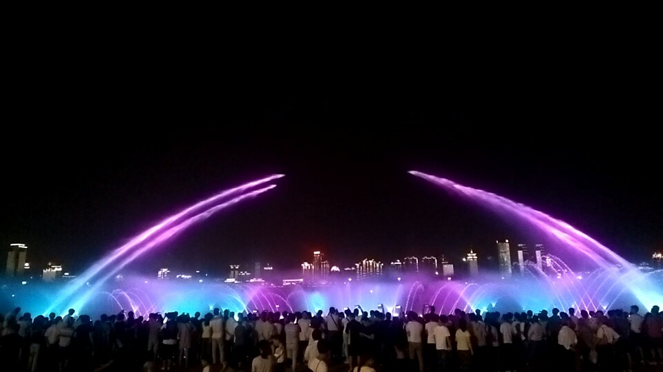 【携程攻略】江西秋水广场景点,落霞与孤鹜齐飞,秋水共长天一色.