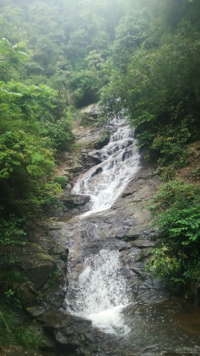 白水仙风景区位于江西省遂川县,与万安,赣县接壤.