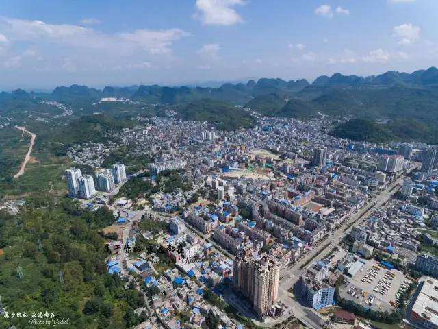 文笔塔也是俯瞰贞丰县城的好地方,站在这里,几乎能看到整个县城的全景