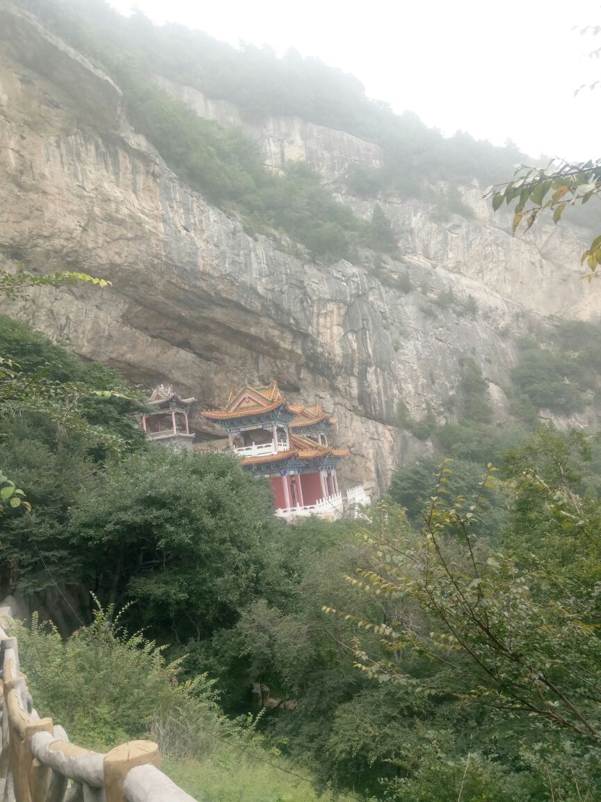 石膏山