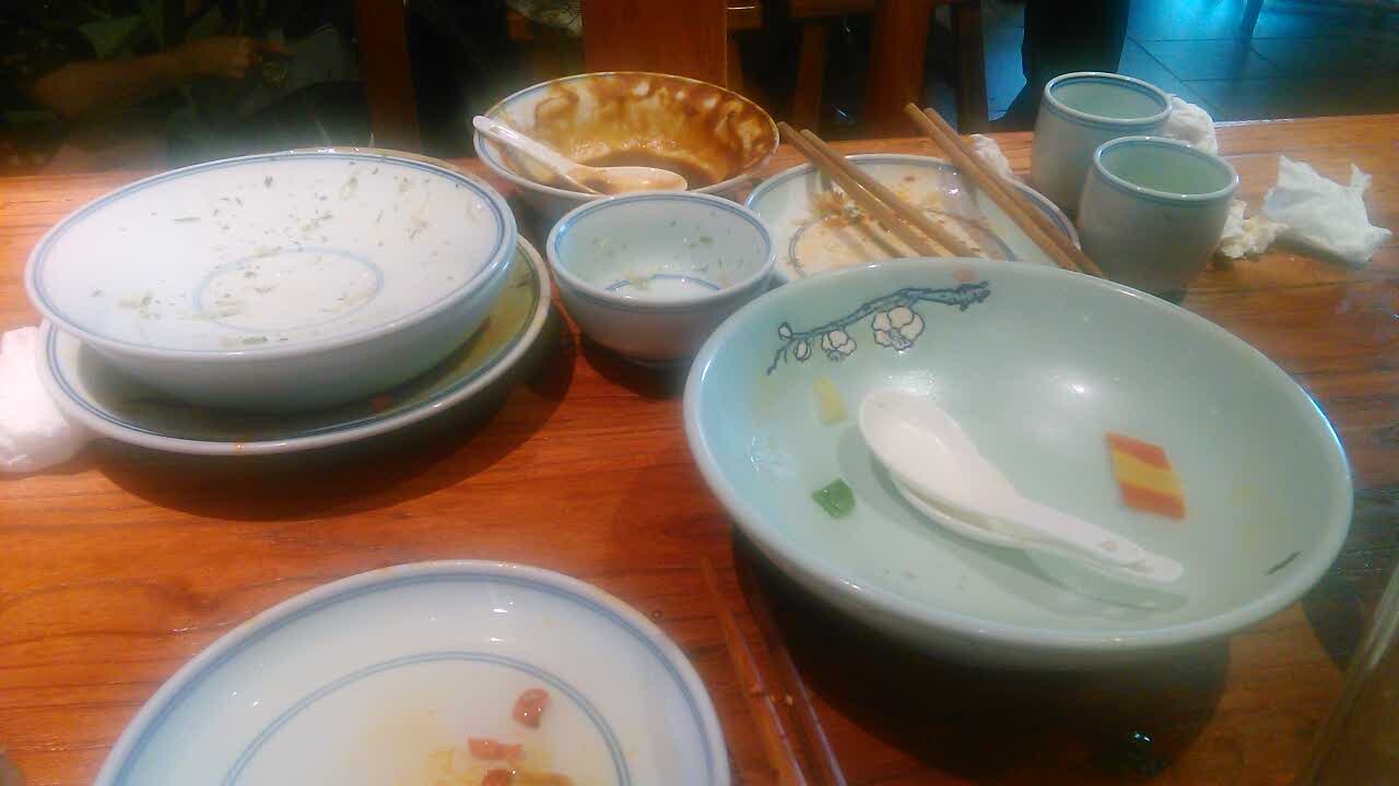 不错,饭菜正,味道赞,值得光顾.  三个大人一个小孩,基本光盘