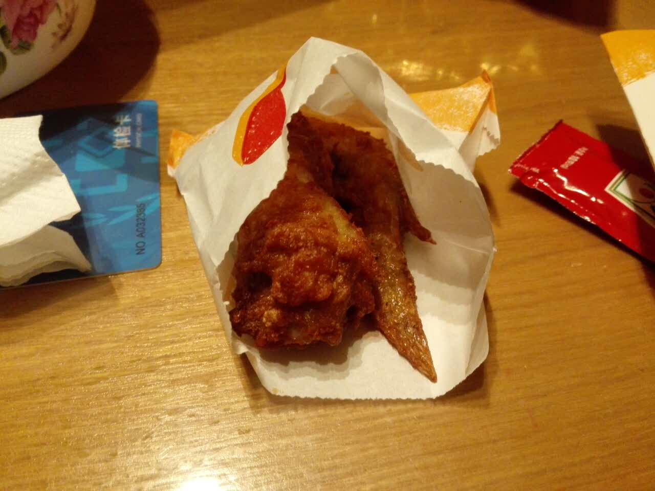 2020汉堡王(重庆万象城店)美食餐厅,推荐了炸鸡翅,问了要领的薯.