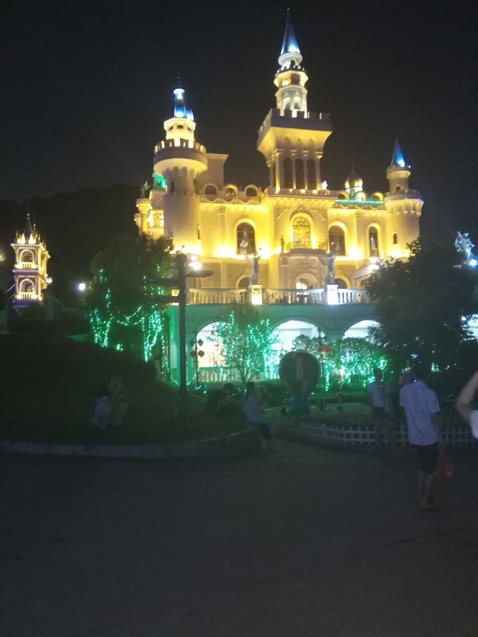 龙凤山庄风景很好,特别适合拍照,夜晚灯光好美!