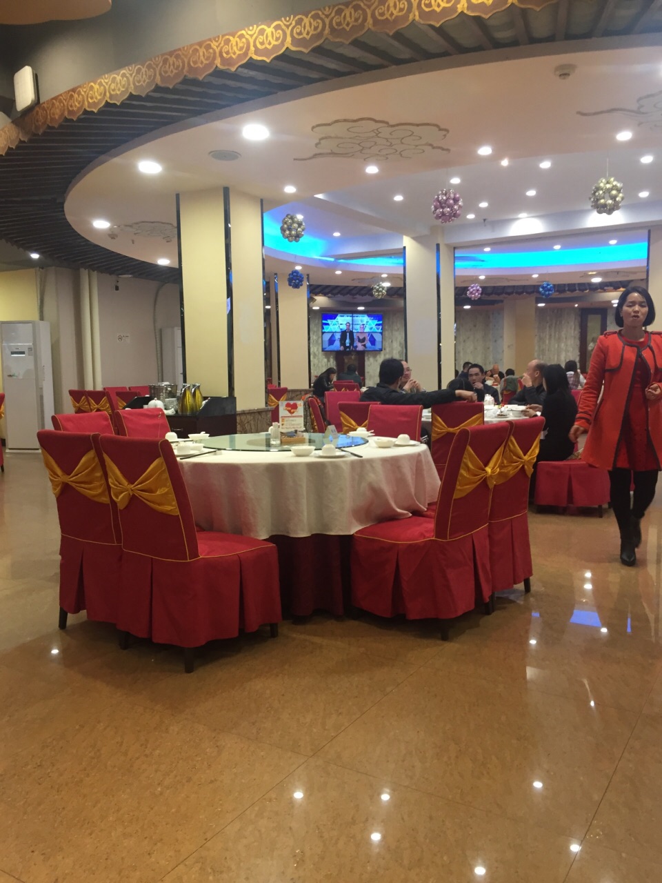 2021客家皇子(观澜店)美食餐厅,于是晚上就去用餐了,迎宾在1.