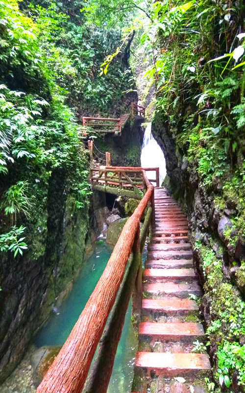 其中桃花溪度假公园亦坐落于又一村. 又一村 龙腾峡栈道 龙腾峡栈