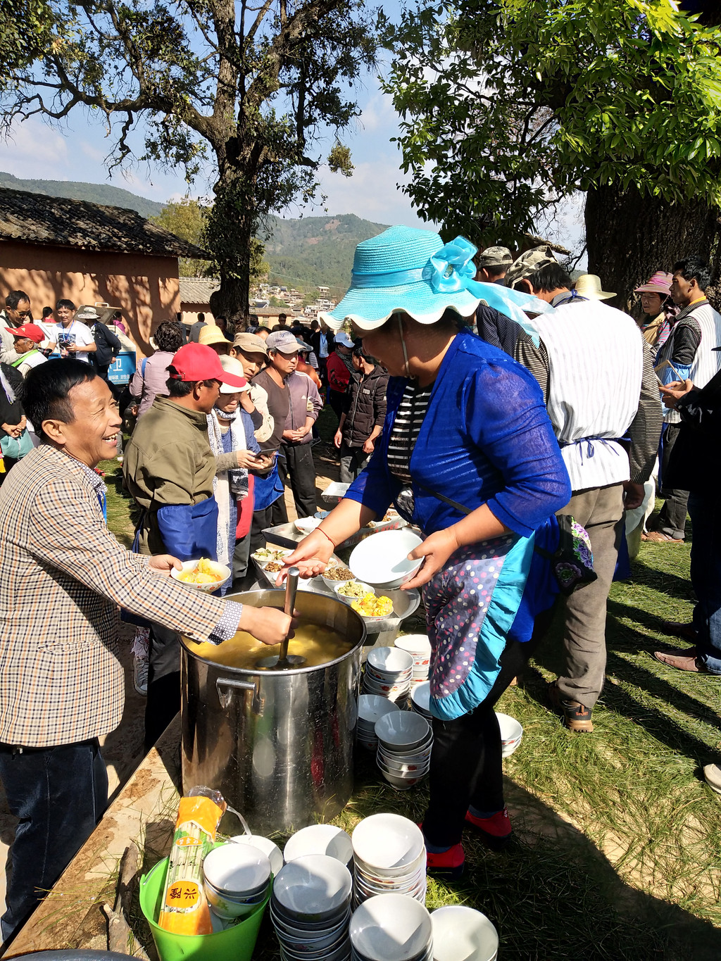 宴飨过后,意犹未尽,食欲大增,竟再次笑盈盈地要起了第二碗祭祀饭食