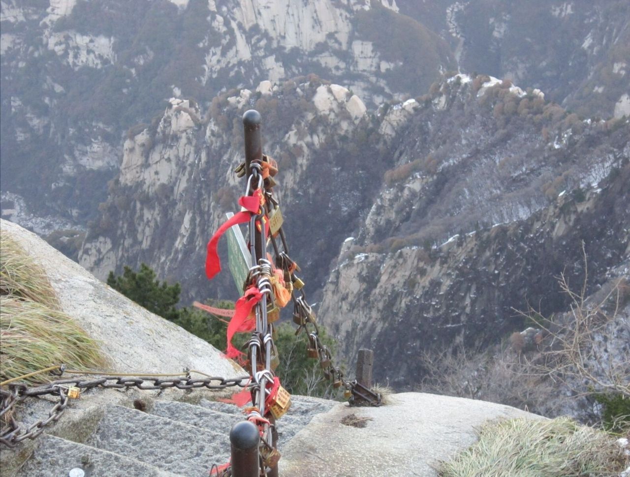 鹞子翻身在华山东峰,是通往下棋亭的必由之路,为华山著名的险道之一