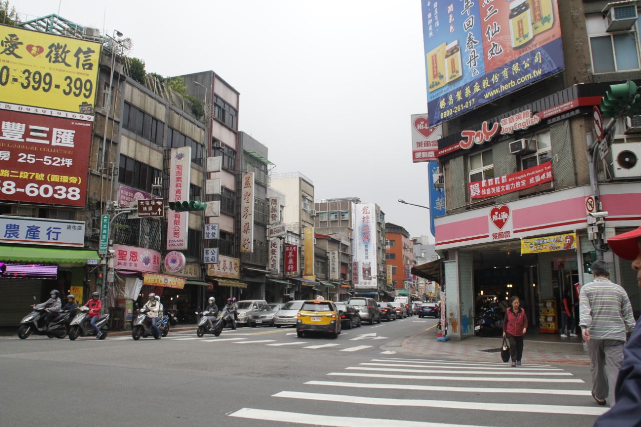 但还是很有味道,漫步走在街道上感受浓浓的台北怀旧感