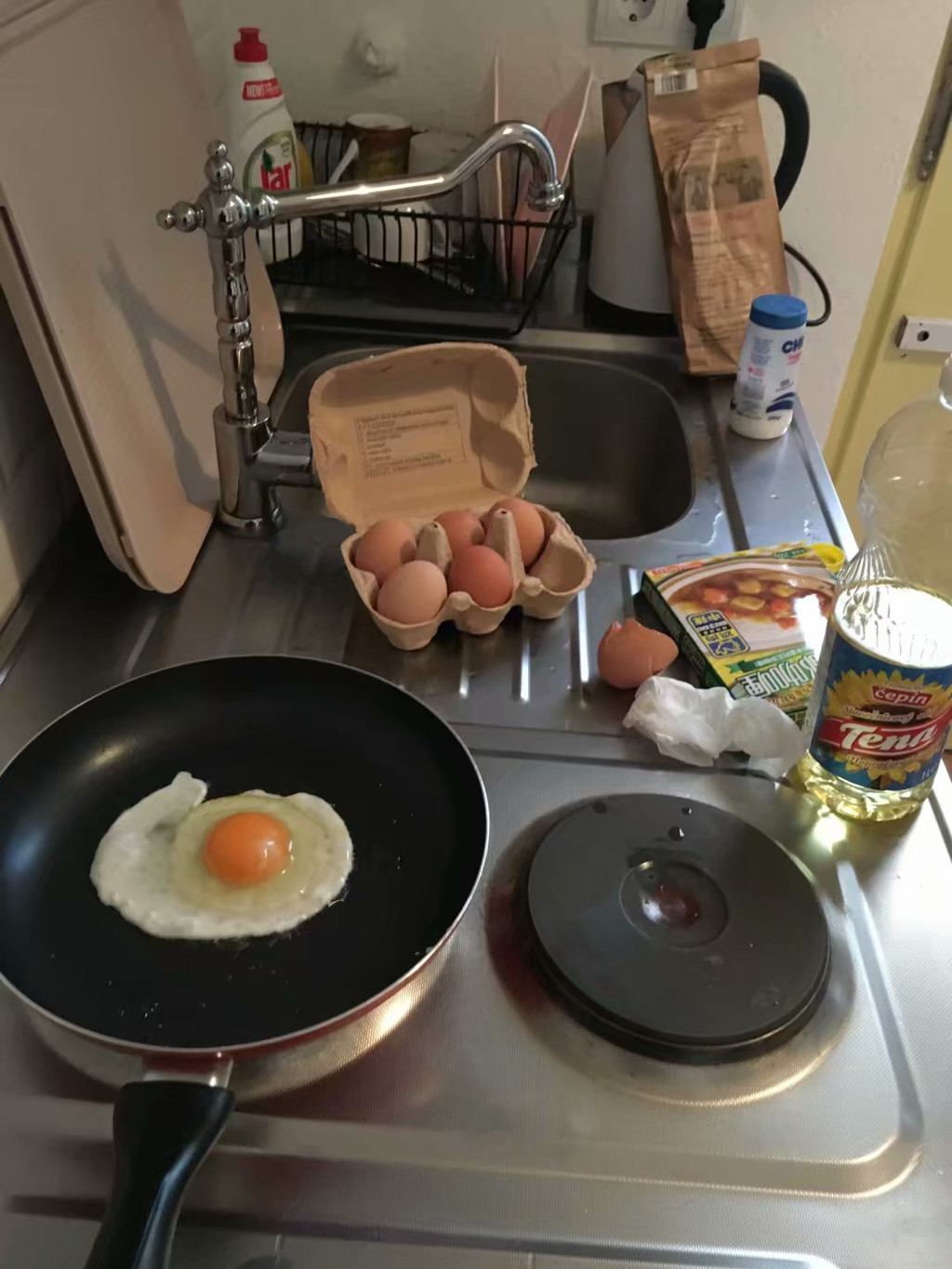 8:20171004,昨晚回来时路经超市买了点鸡蛋和面,今天可以自己做早餐