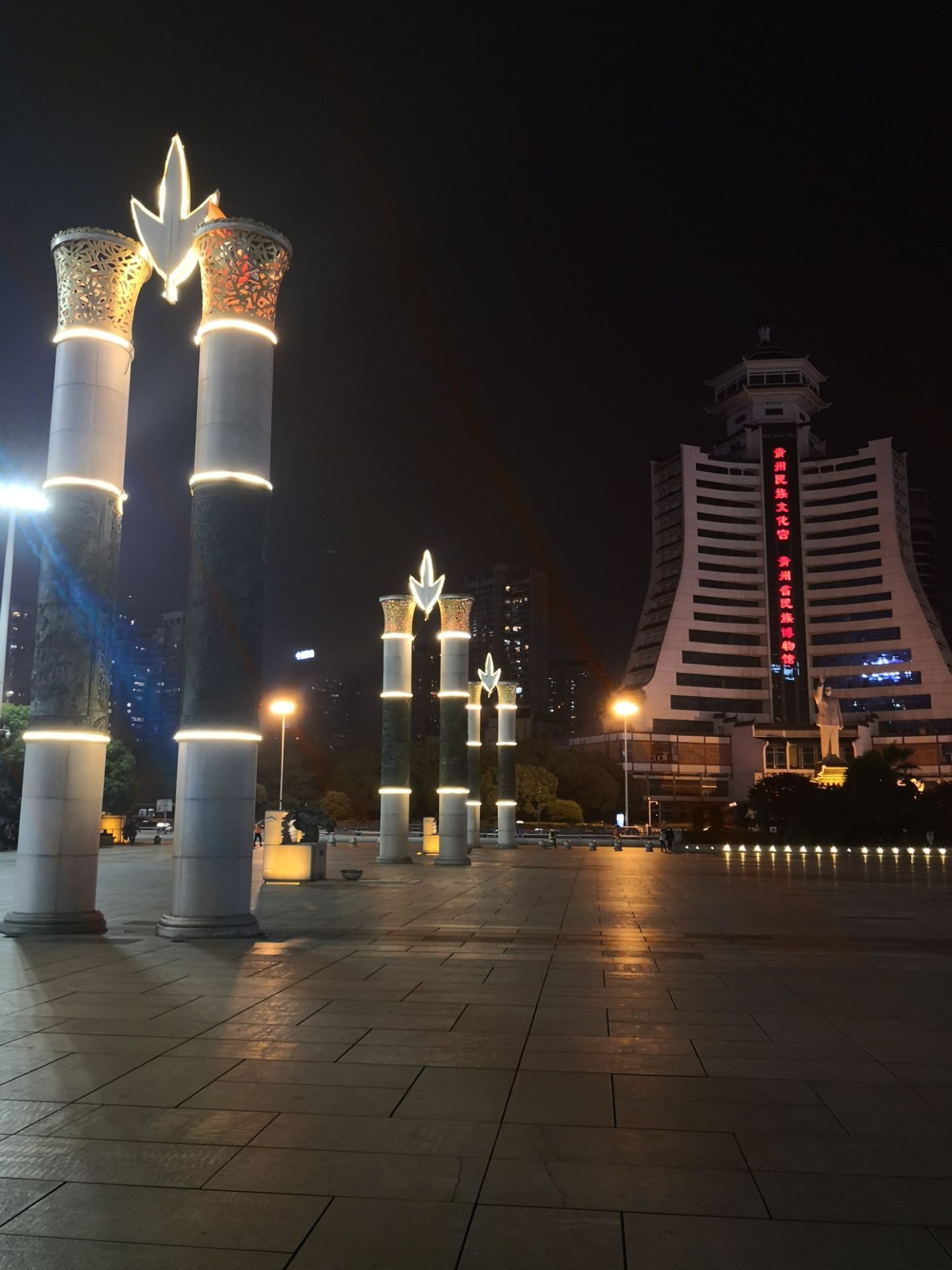 【携程攻略】贵阳筑城广场景点,夜晚的筑城广场,灯光