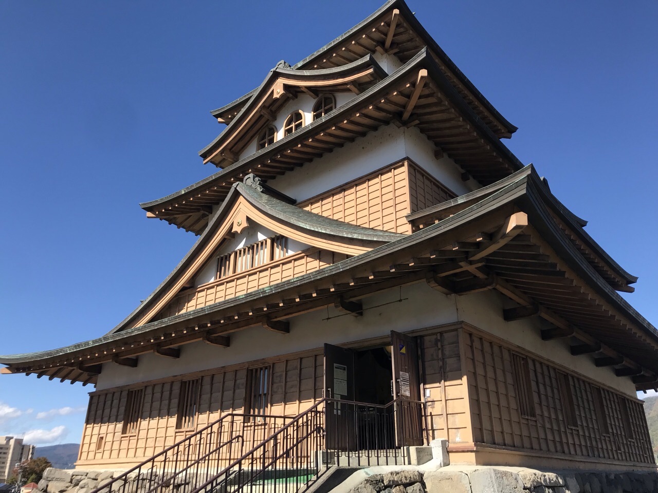 円城ひとみ 办公室里的火热场景