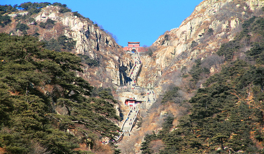 泰山中无人无水 携程网