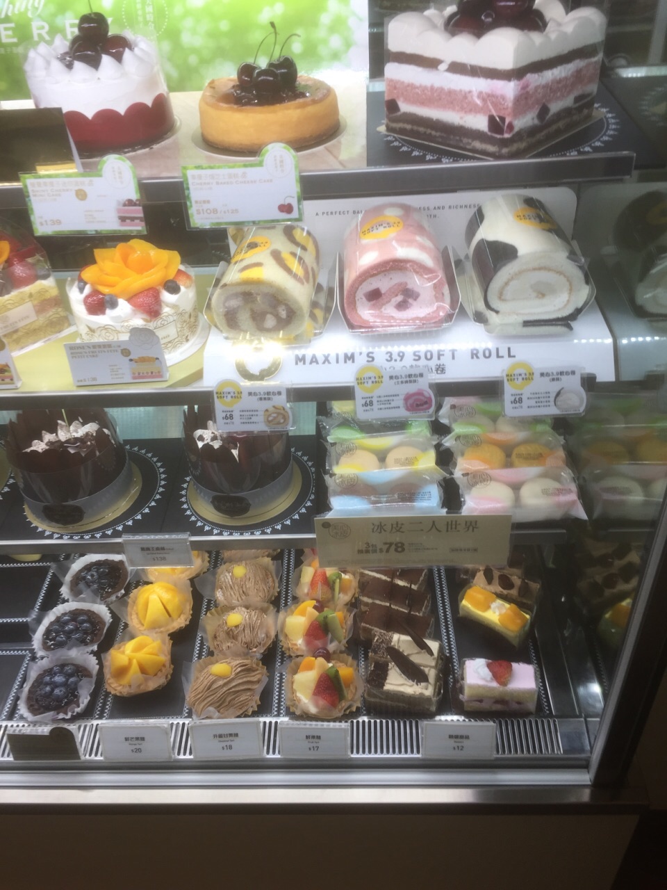 2021美心西饼(wr天水围店)美食餐厅,他们新出的牛奶蛋糕卷卖相不.