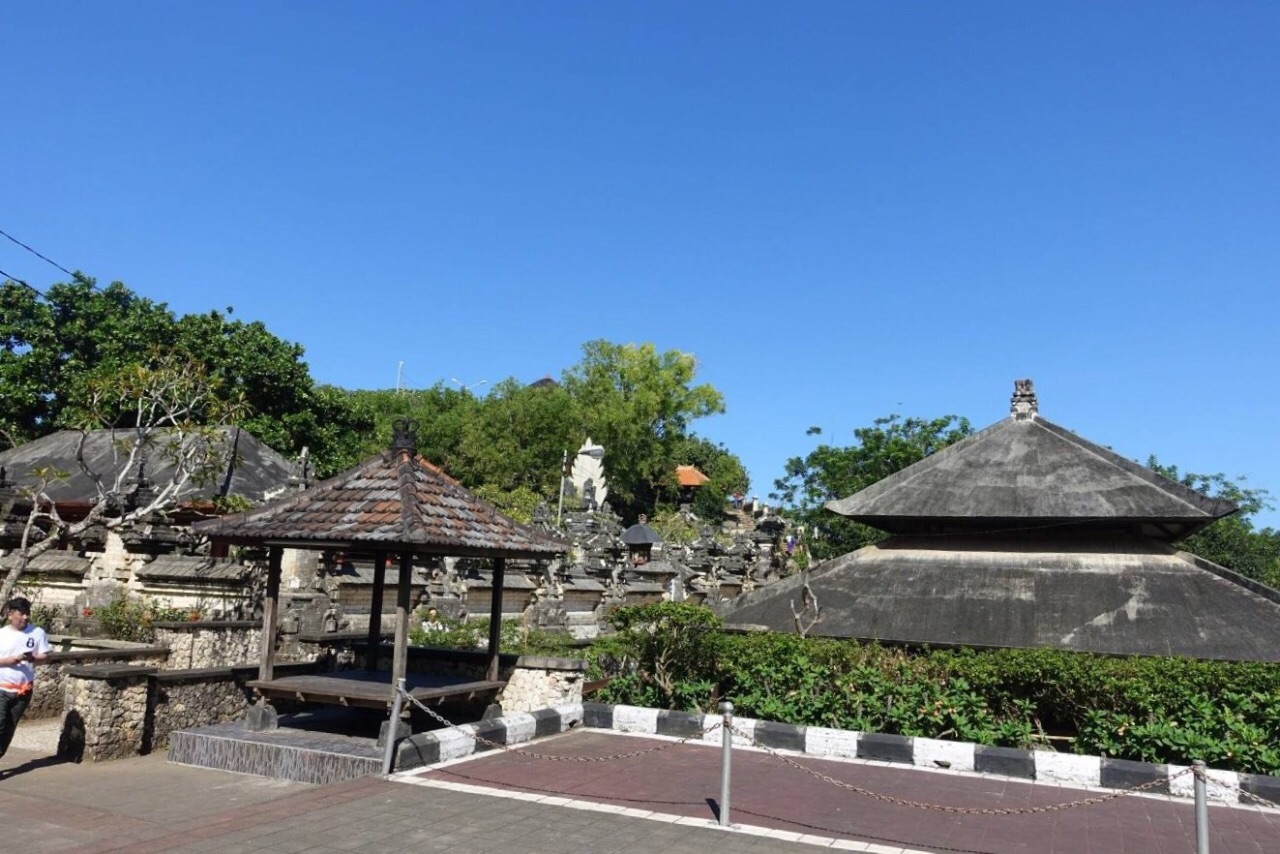 巴厘岛乌鲁瓦图庙好玩吗,巴厘岛乌鲁瓦图庙景点怎么样