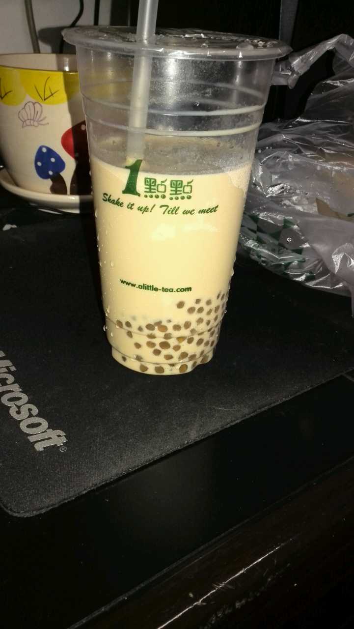 十月四号晚上八点多的时候打包一份奶茶回家,跟我老公一人喝了两口