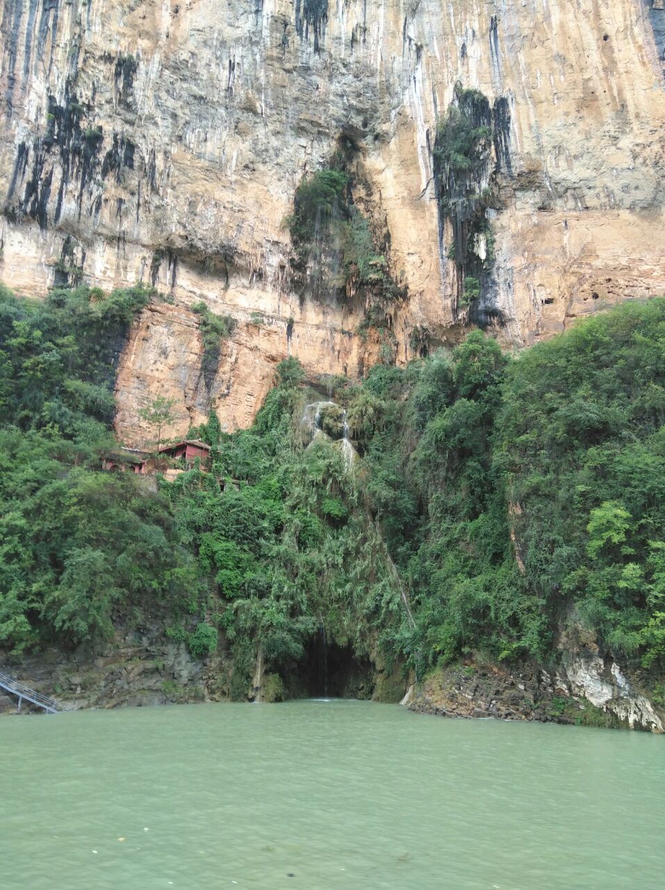 小三峡在长江三峡的巫峡段,是大宁河流经巫山县大昌古镇后穿过滴翠峡