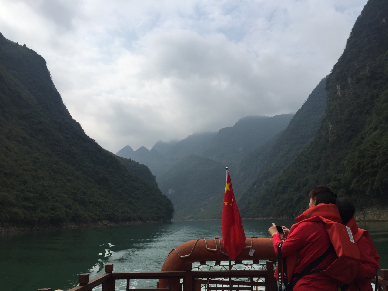我在龚滩古镇住了二天,就是想坐游船游览乌江画廊.