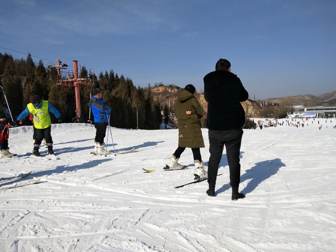 太谷梅苑南山滑雪场好玩吗,太谷梅苑南山滑雪场景点样