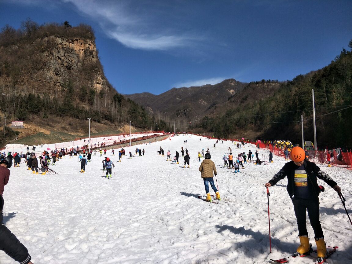 武当国际滑雪场