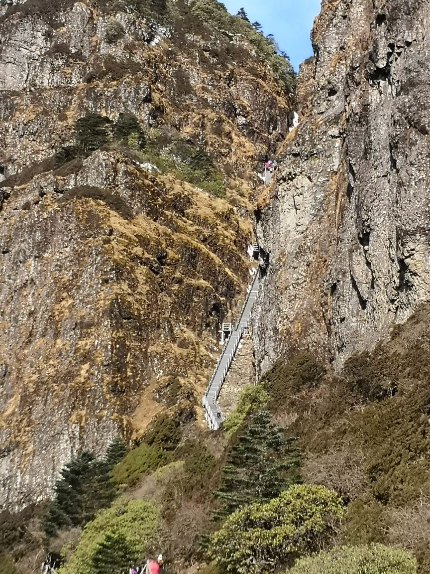 【携程攻略】昆明轿子雪山景点,"一线天"让你体验大的