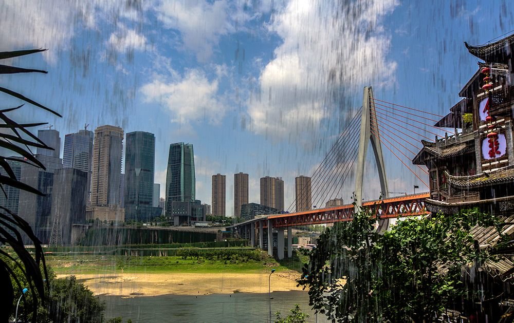 拥有2300年历史,坐拥城市旅游景观,商务休闲景观和城市人文景观于一体