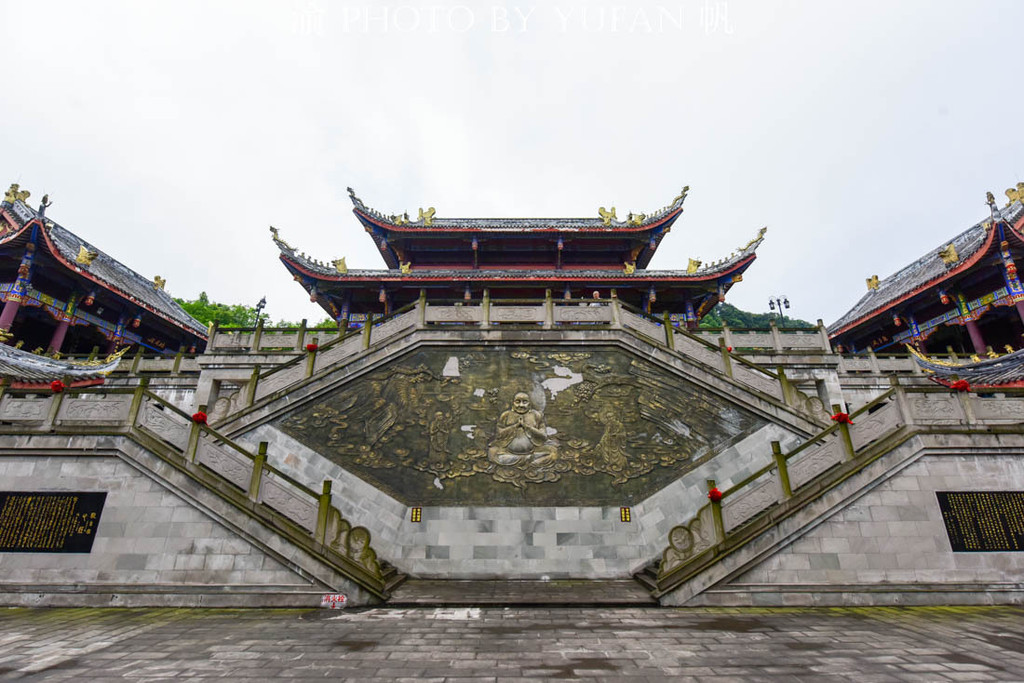 重庆有一座叫净音寺的千年古刹,奇妙的是应远不应近