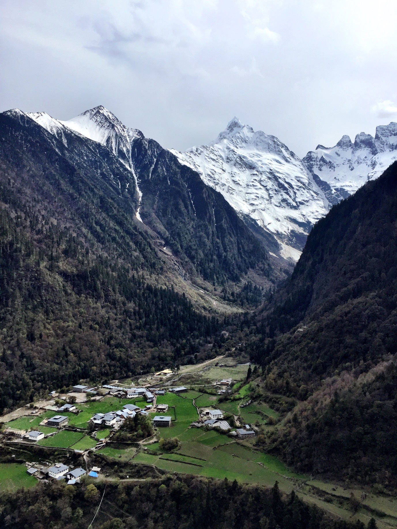 香格里拉雨崩村徒步Vlog 003：梅里雪山内转山，去神瀑，看藏民的祈祷_哔哩哔哩_bilibili