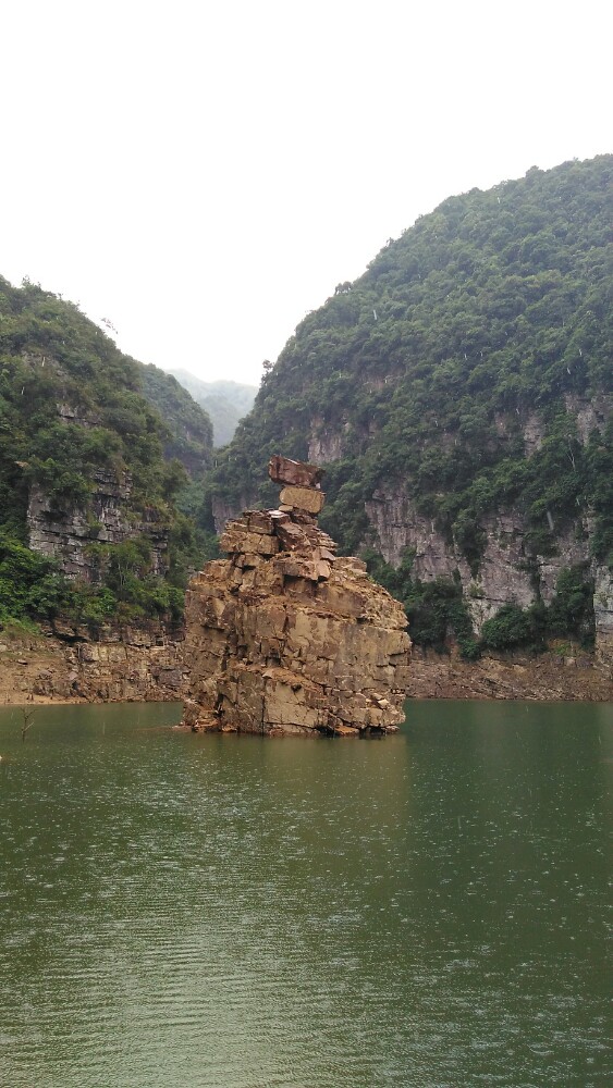 金秀圣堂湖生态旅游景区