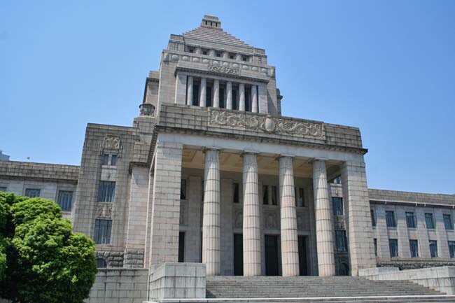 国会议事堂坐落在日本东京千代田区,它是日本国会的所在地,建于公元